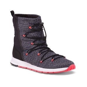 NWOT! Under Armour lightweight slip on sneaker